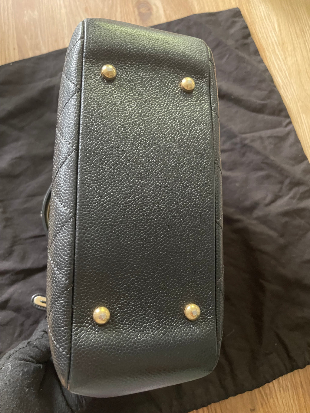 chanel bag gold hardware caviar