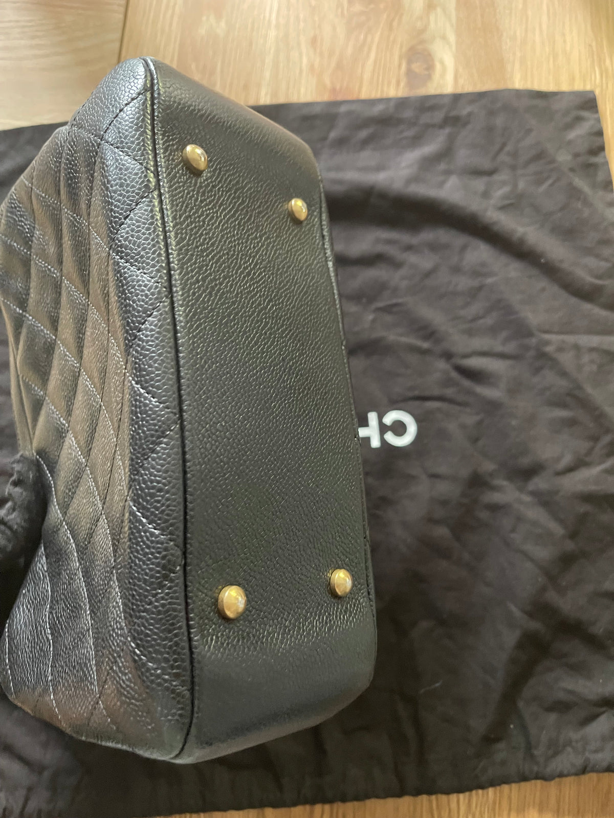 chanel bag gold hardware caviar