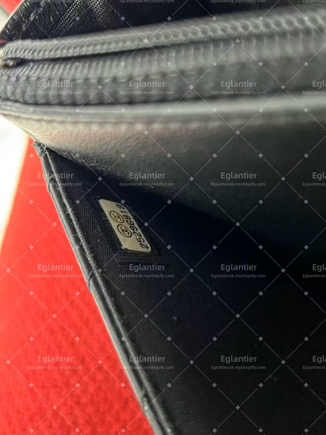 chanel black trendy CC wallet on Chain (WOC)