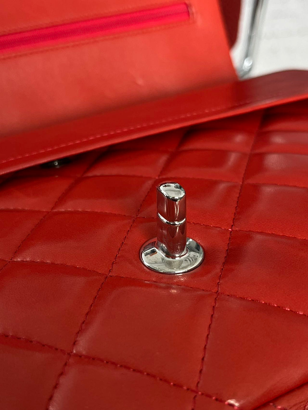 Chanel Timeless Classic Double Flap Bag | red | Pre-Owned