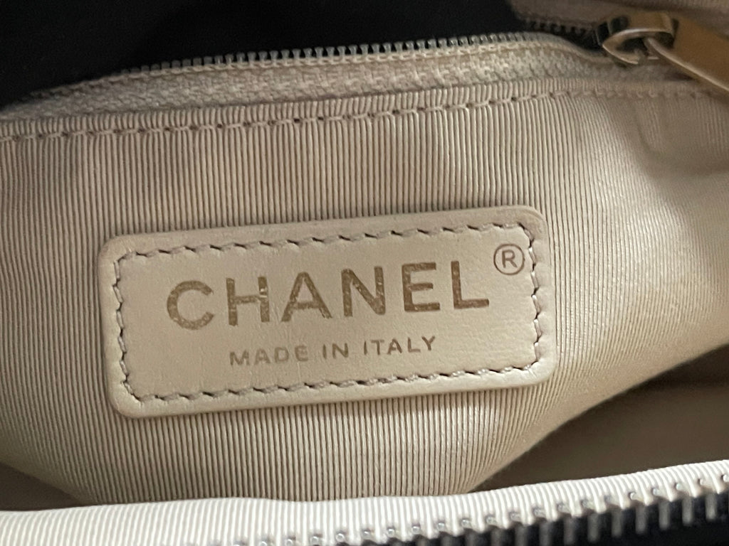 chanel bag gold hardware caviar