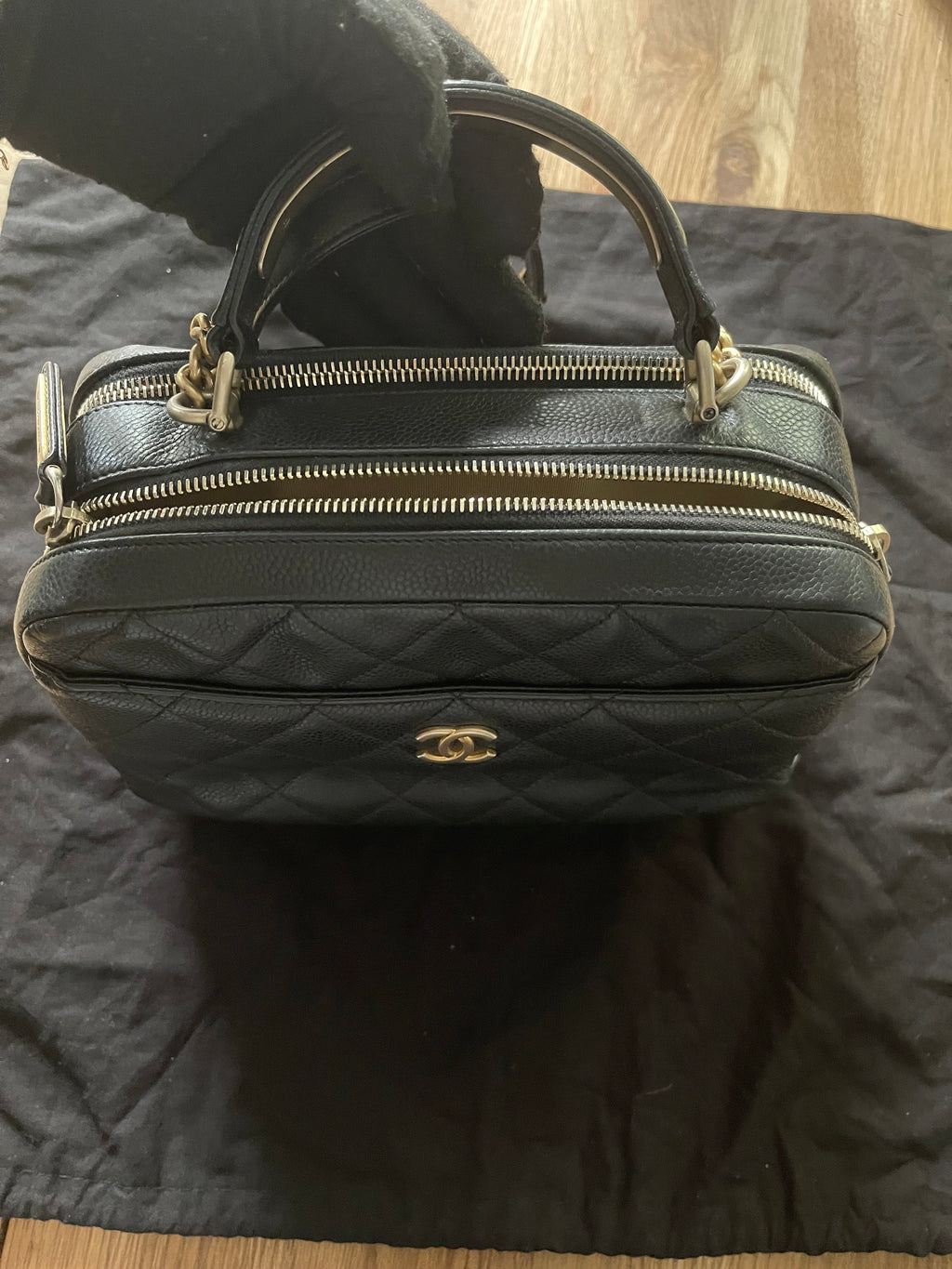 chanel bag gold hardware caviar