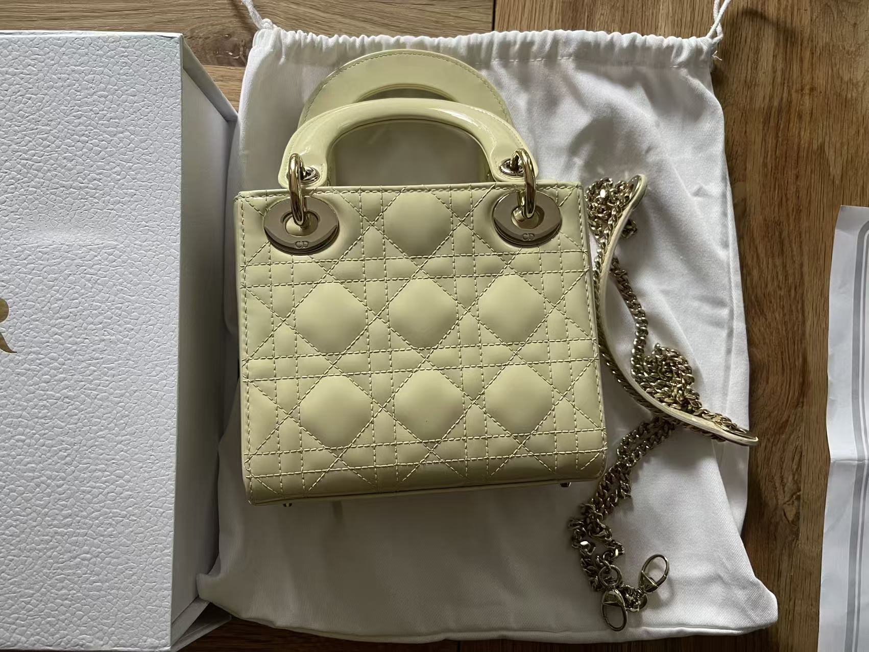 Lady dior mini light green patent leather