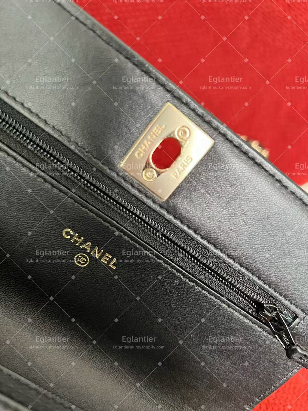 chanel black trendy CC wallet on Chain (WOC)