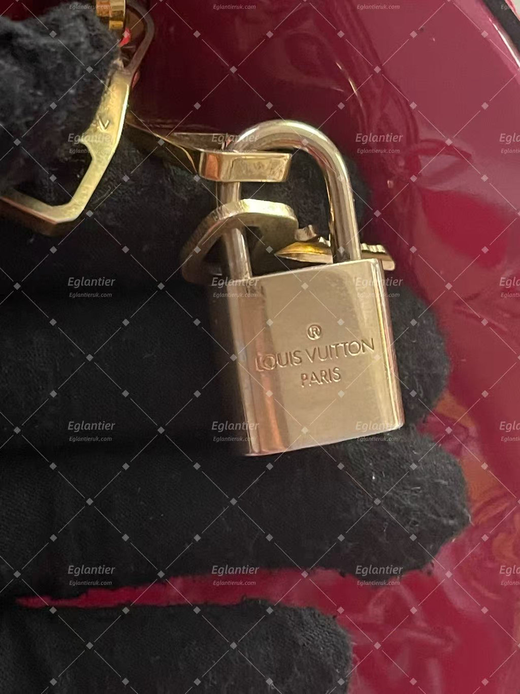 Louis Vuitton Speedy 30 Burgundy Patent Top Handle bag