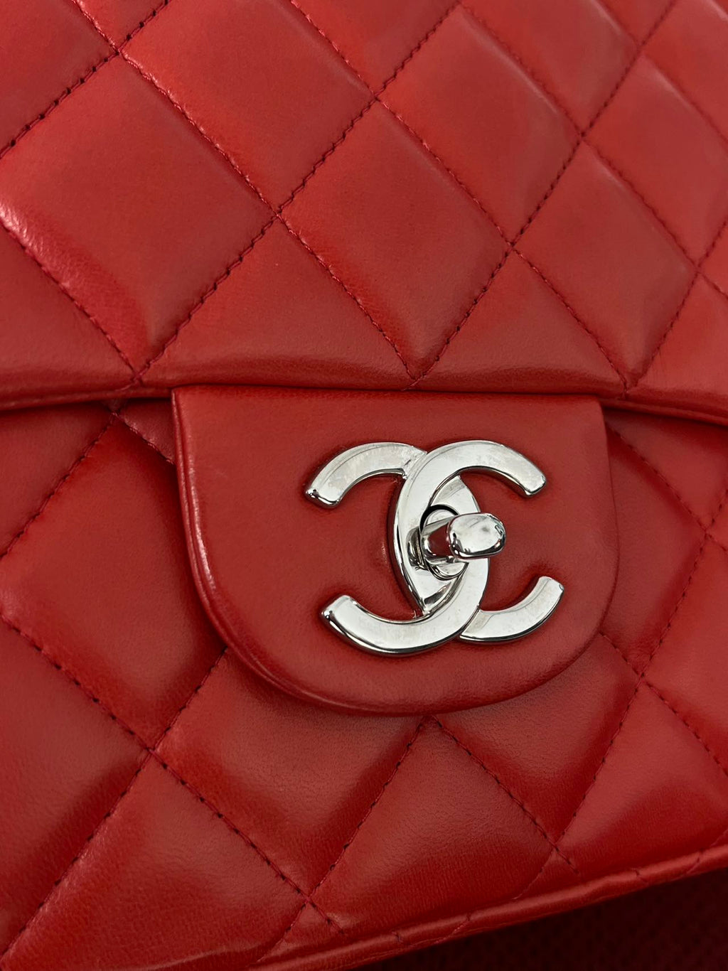 Chanel Timeless Classic Double Flap Bag | red | Pre-Owned