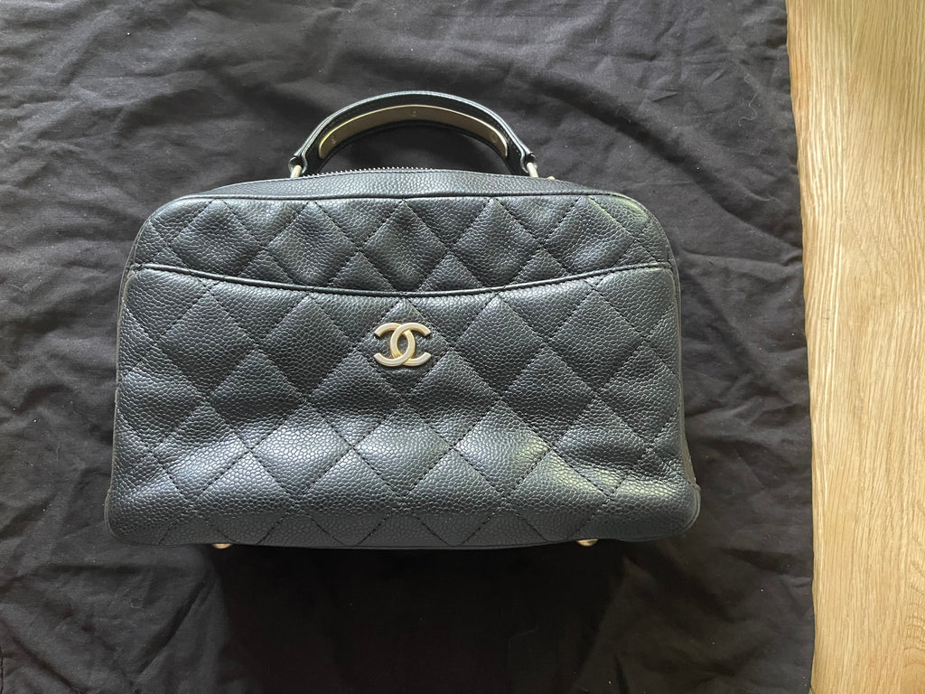 chanel bag gold hardware caviar