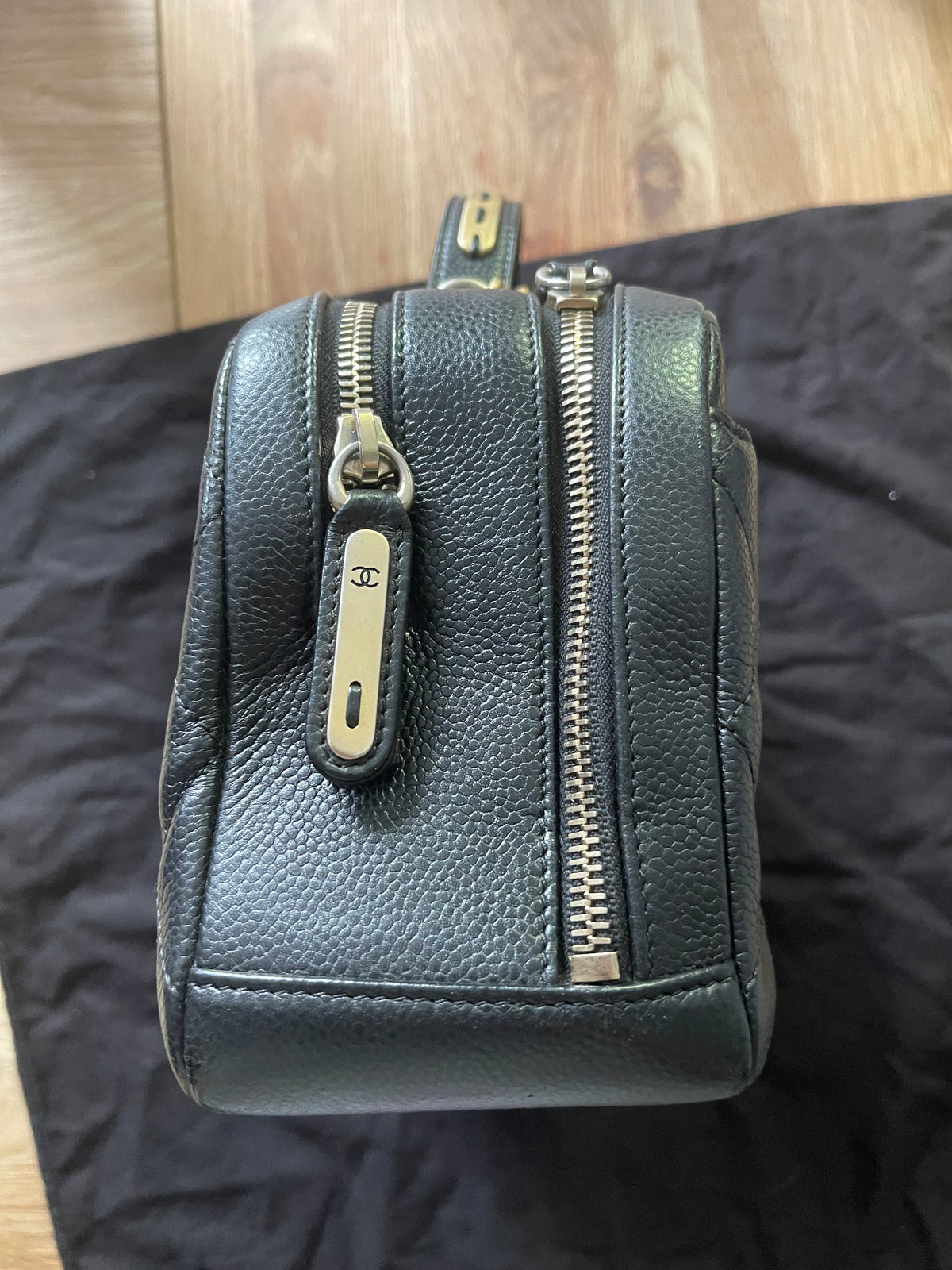 chanel bag gold hardware caviar