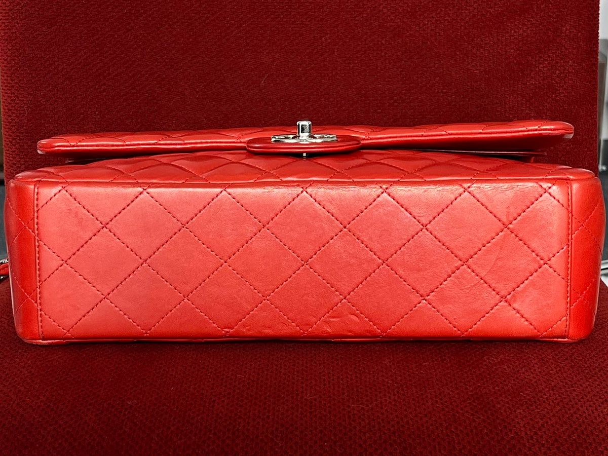 Chanel Timeless Classic Double Flap Bag | red | Pre-Owned