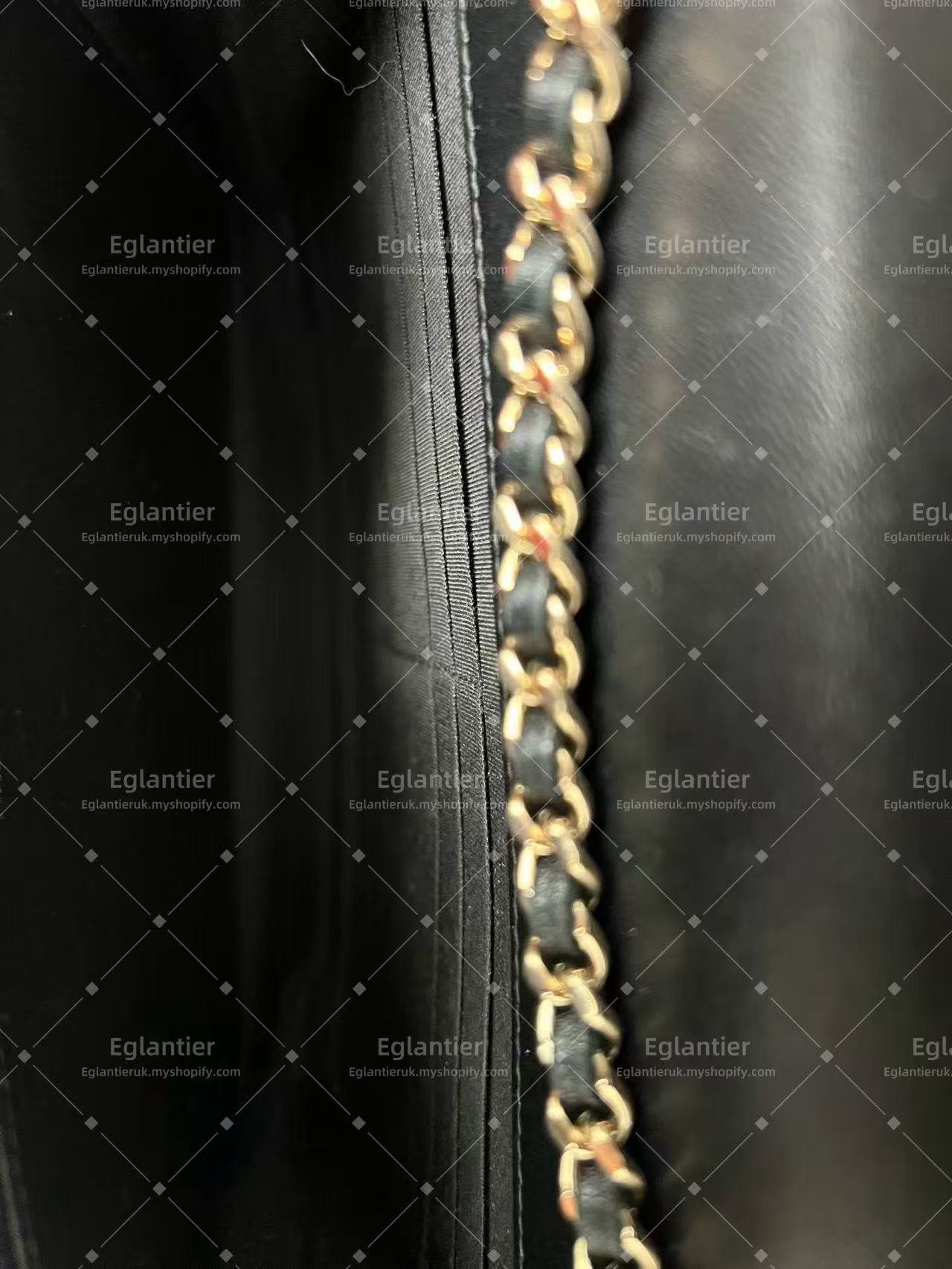 chanel black trendy CC wallet on Chain (WOC)
