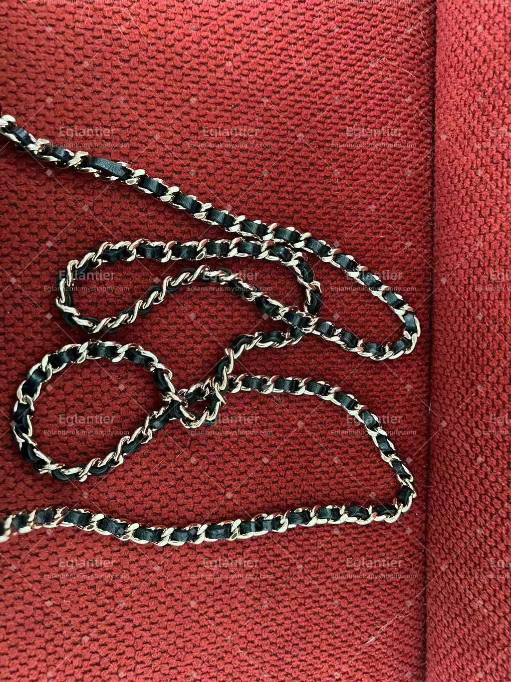 chanel black trendy CC wallet on Chain (WOC)