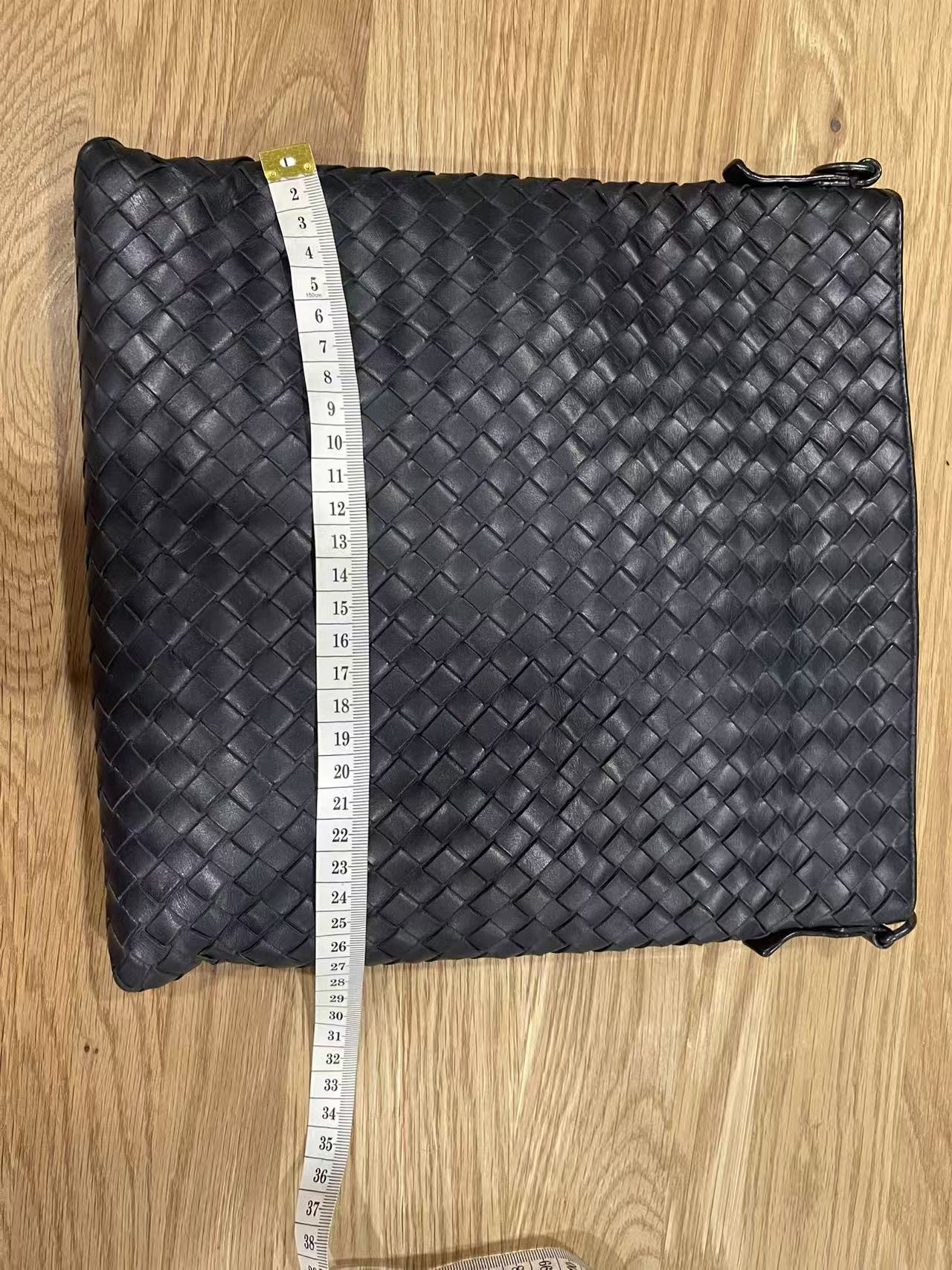 Bottega Veneta Black Woven Leather Crossbody Messenger Bag Unisex Adjustable Shoulder Bag